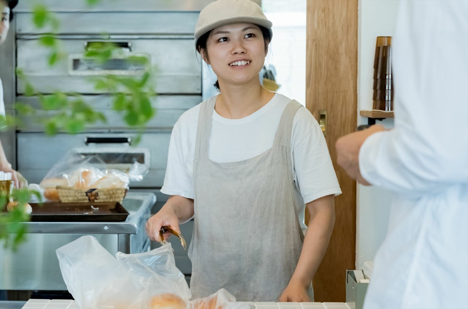 接客するスタッフ